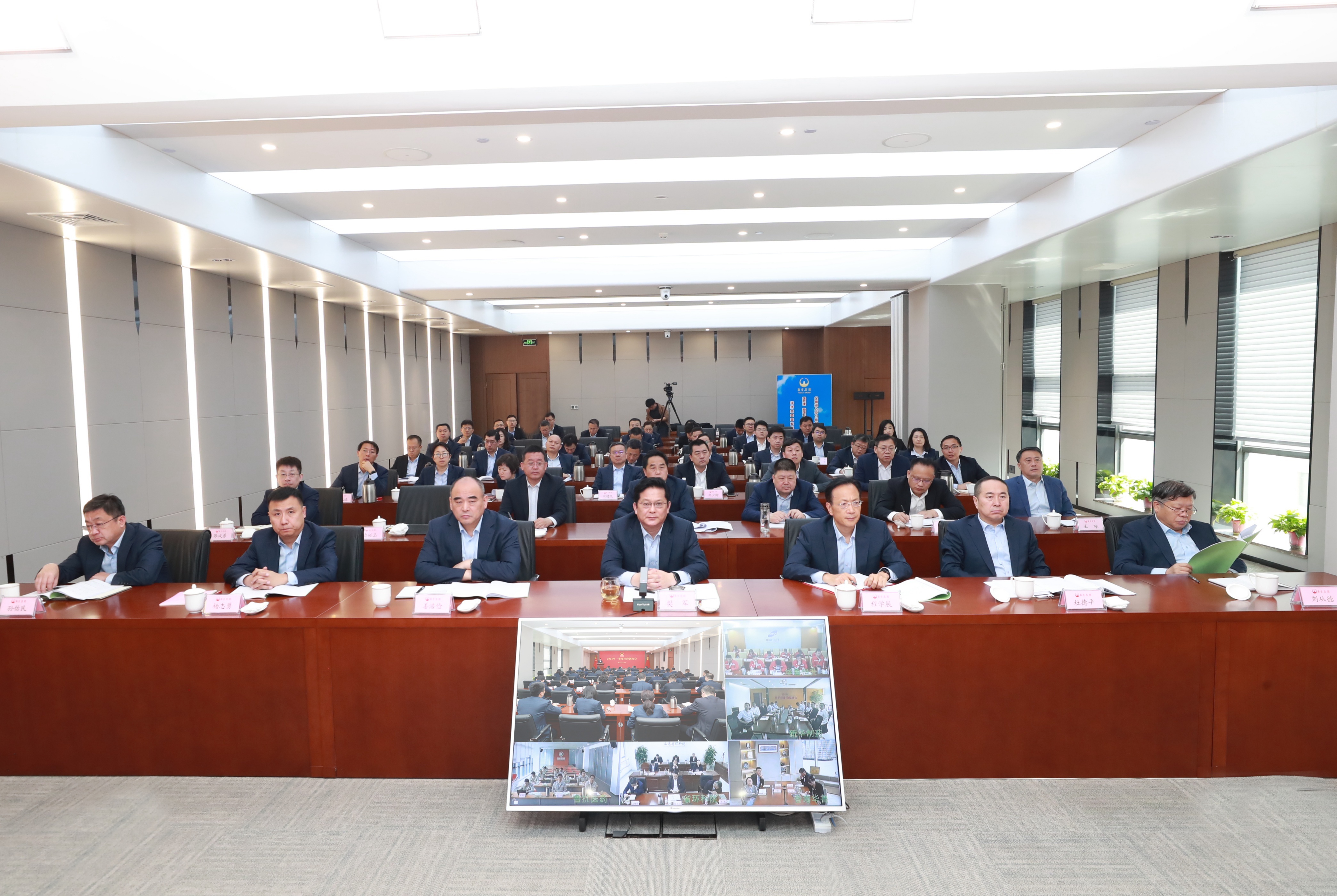 奮戰二季度 確保“雙過半”“雙增長” ——華魯集團召開2024年一季度經營調度會-2.jpg