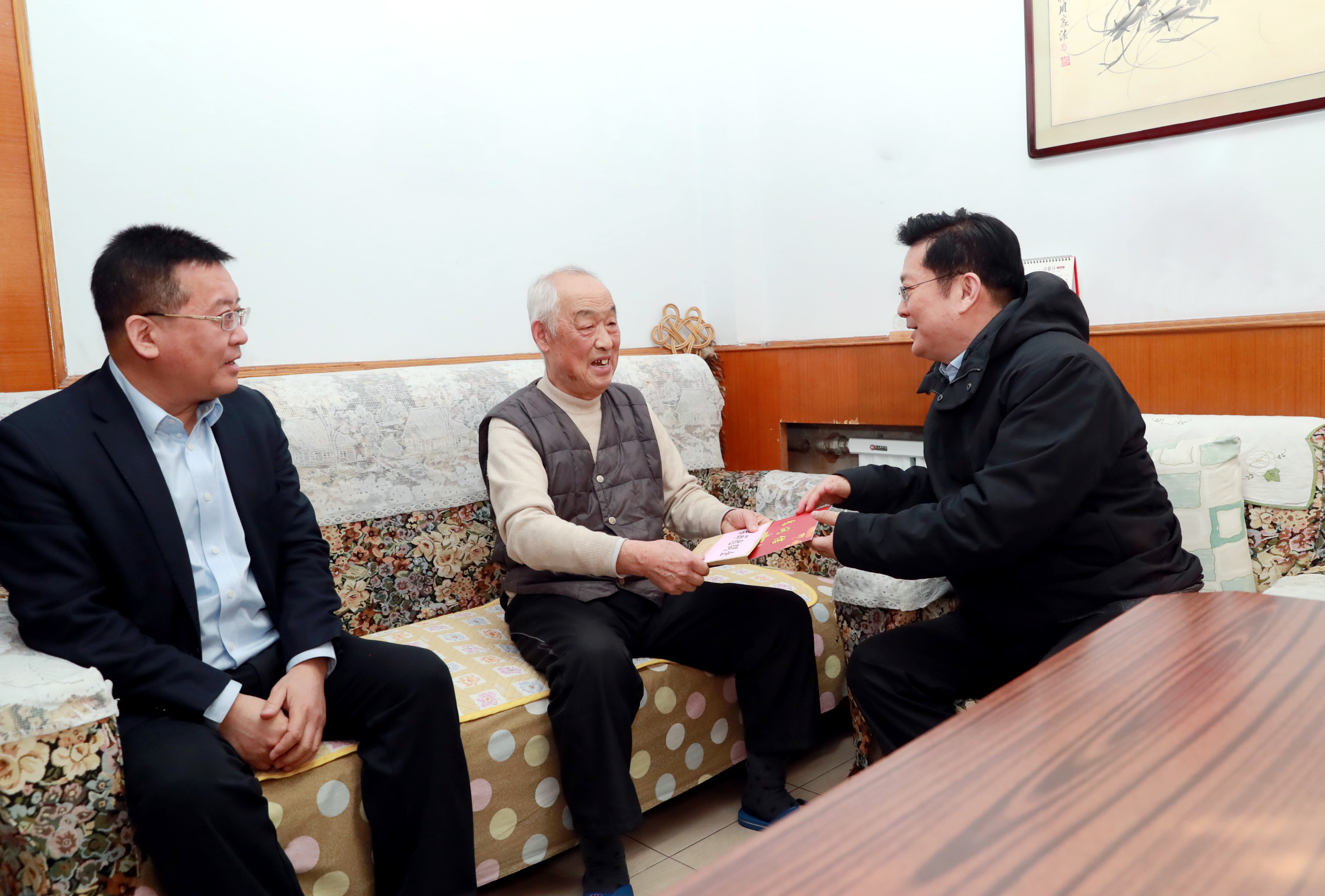 慰問老干部1.jpg